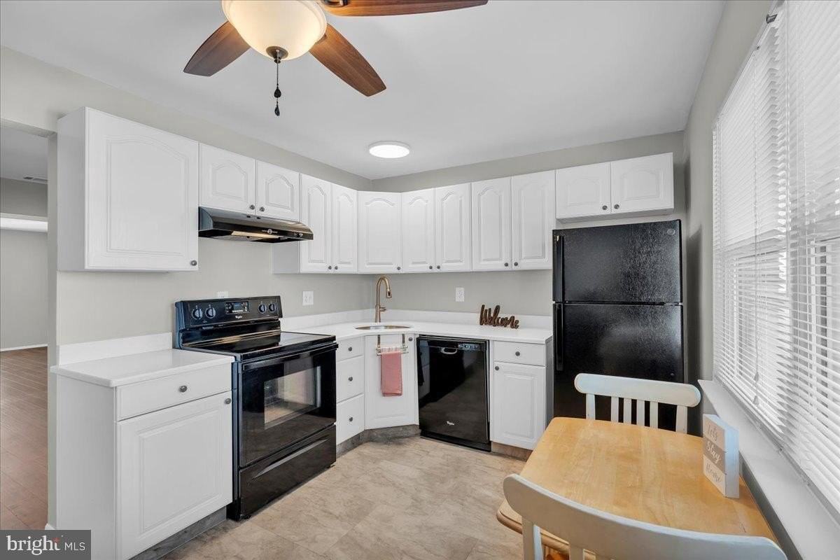 915 SILVER Court - Photo 4 of 24