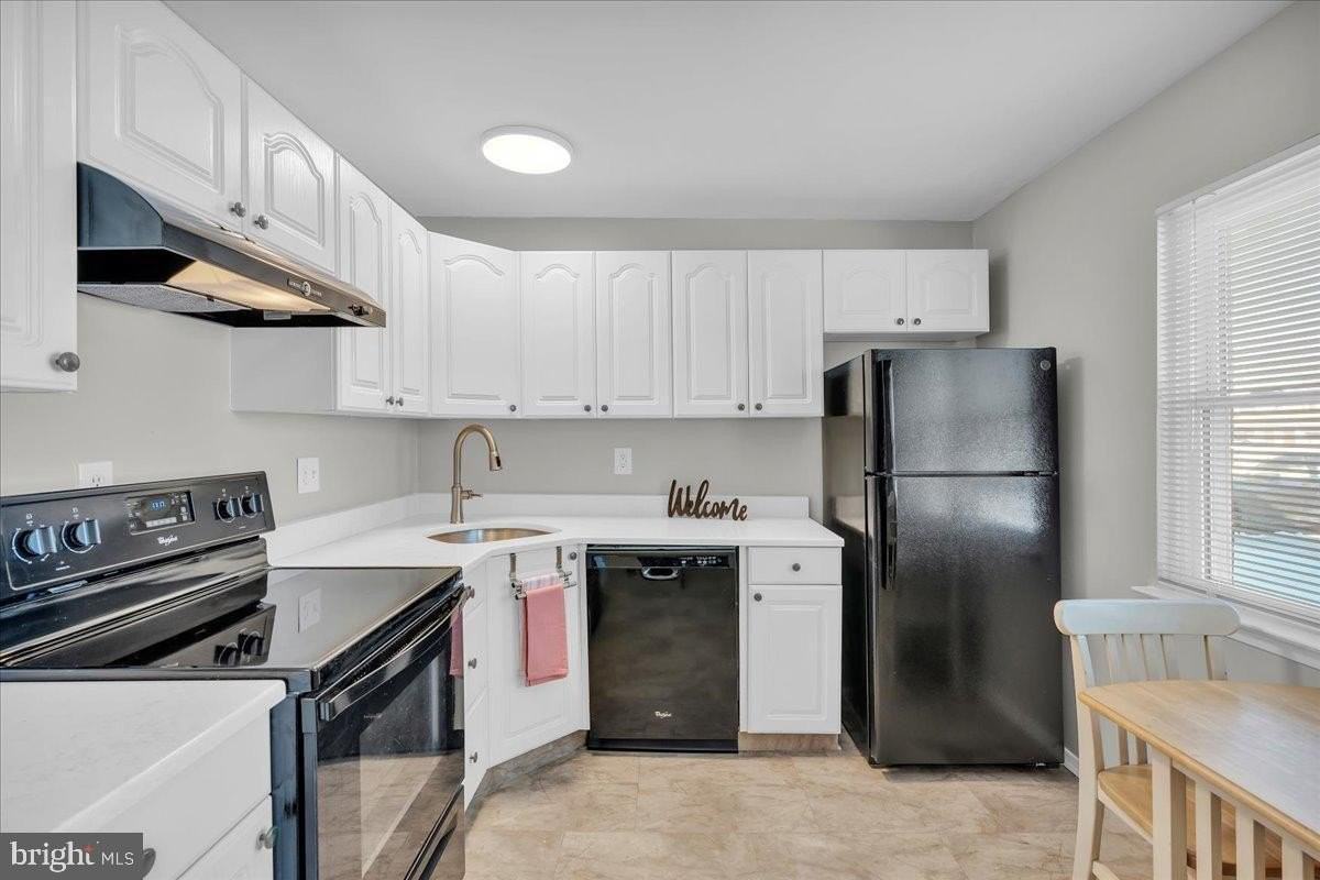 915 SILVER Court - Photo 6 of 24