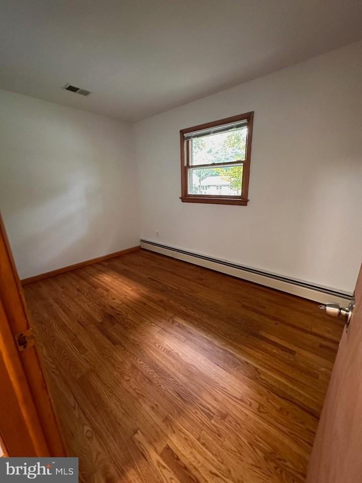 60 Broad Ave - Photo 7 of 19