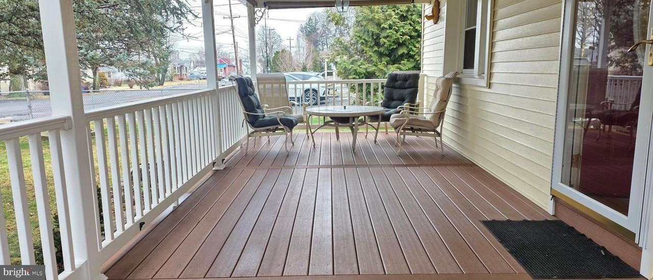 1666 Brown Ave - Photo 3 of 10