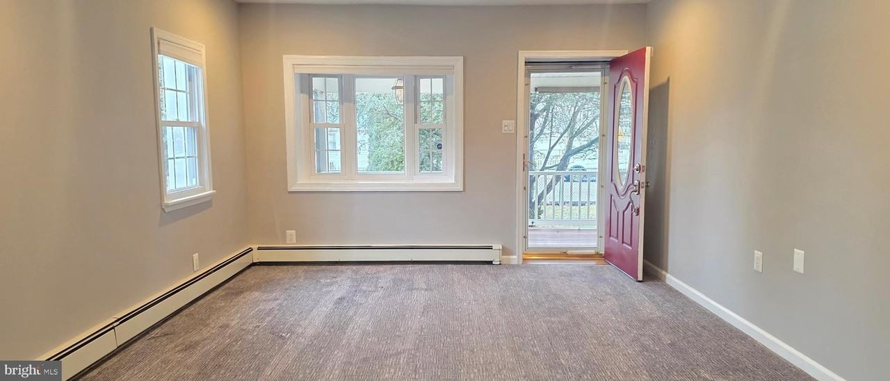 1666 Brown Ave - Photo 5 of 10