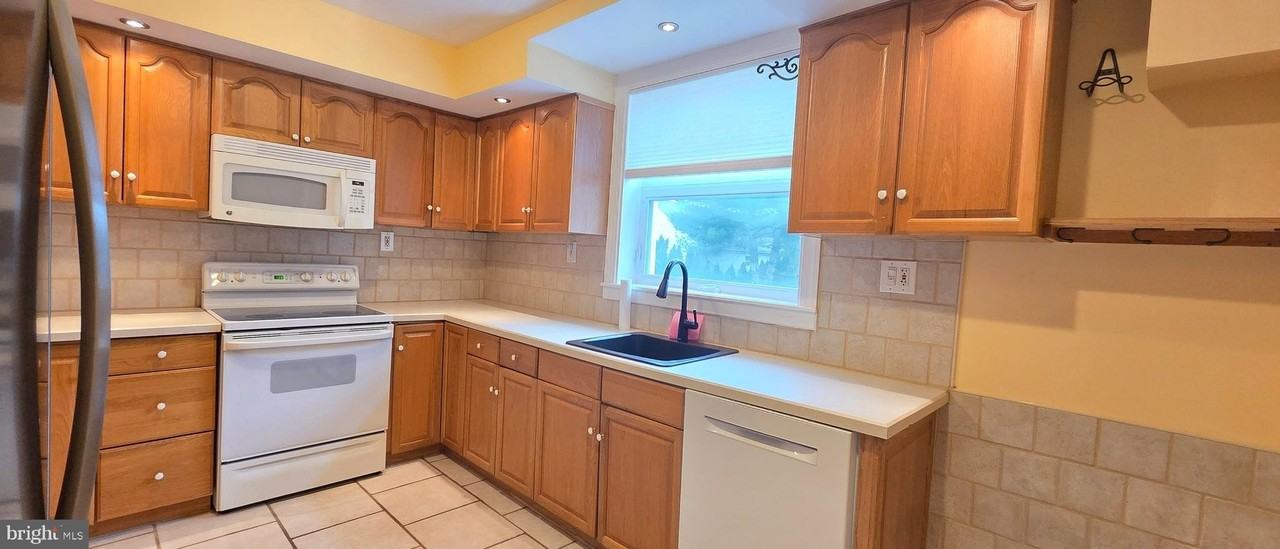 1666 Brown Ave - Photo 7 of 10