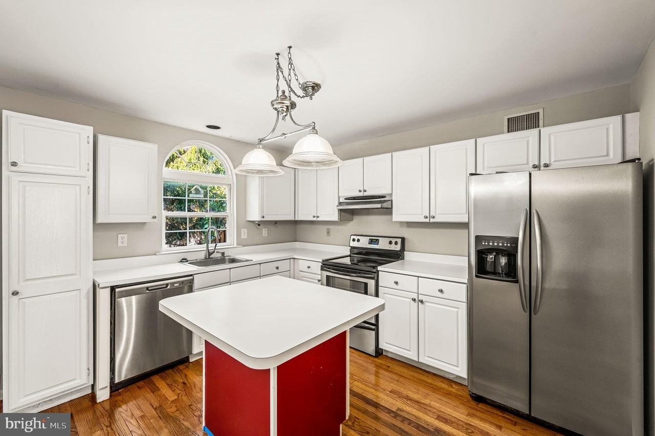 2408 Mallard Ln - Photo 6 of 24