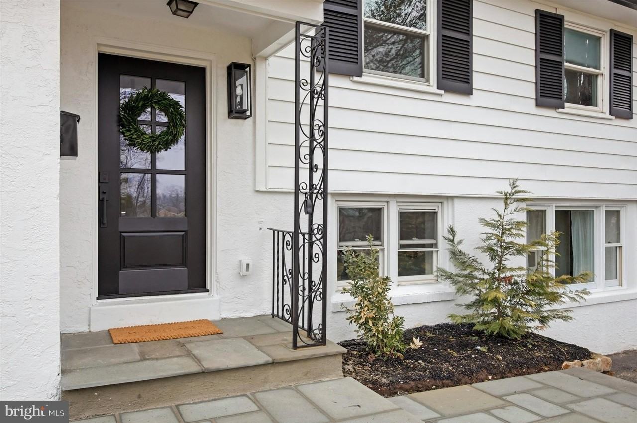 341 Rockland Rd - Photo 3 of 50