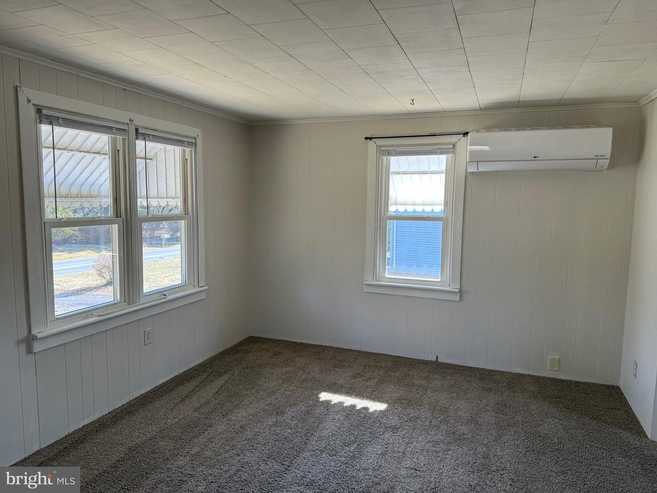 77 Quarry Rd - Photo 4 of 21