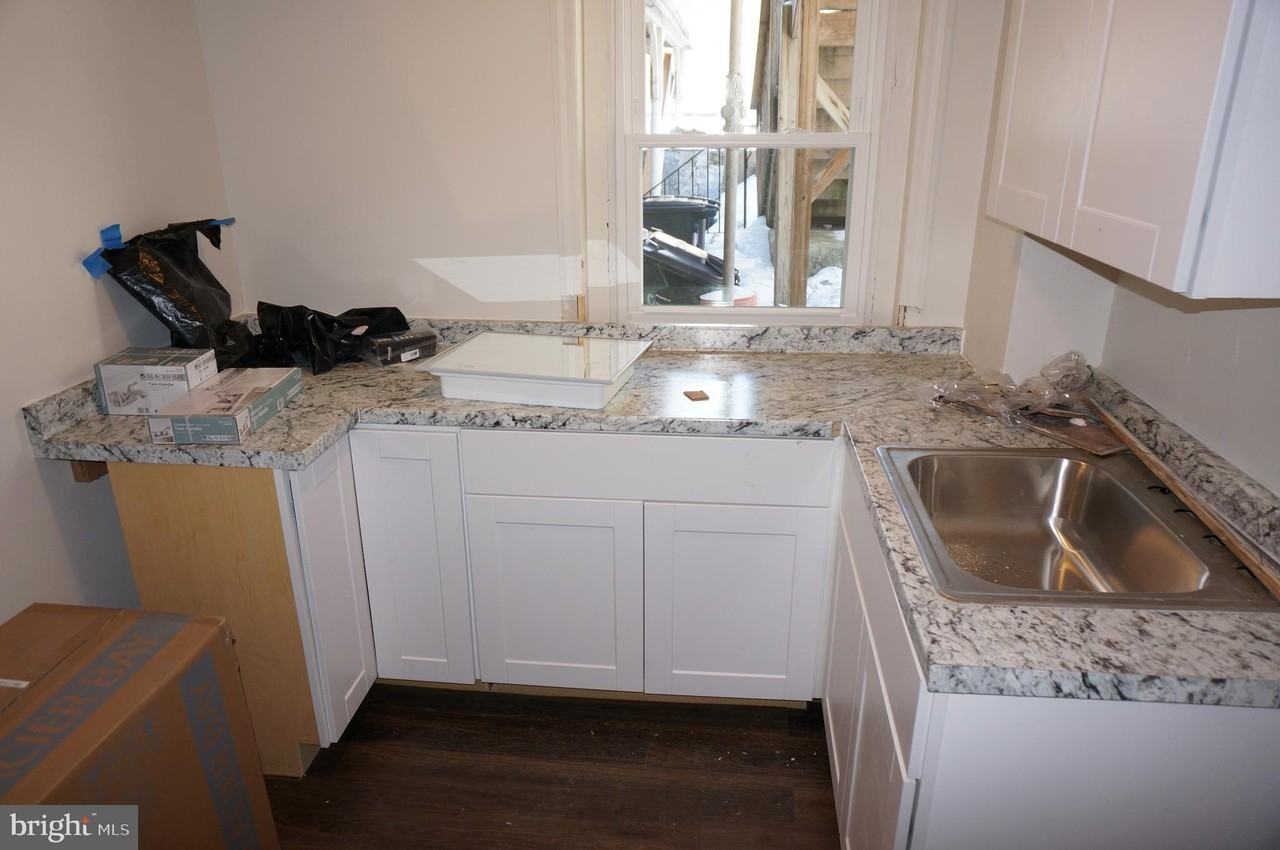 527 Green St - Photo 2 of 7