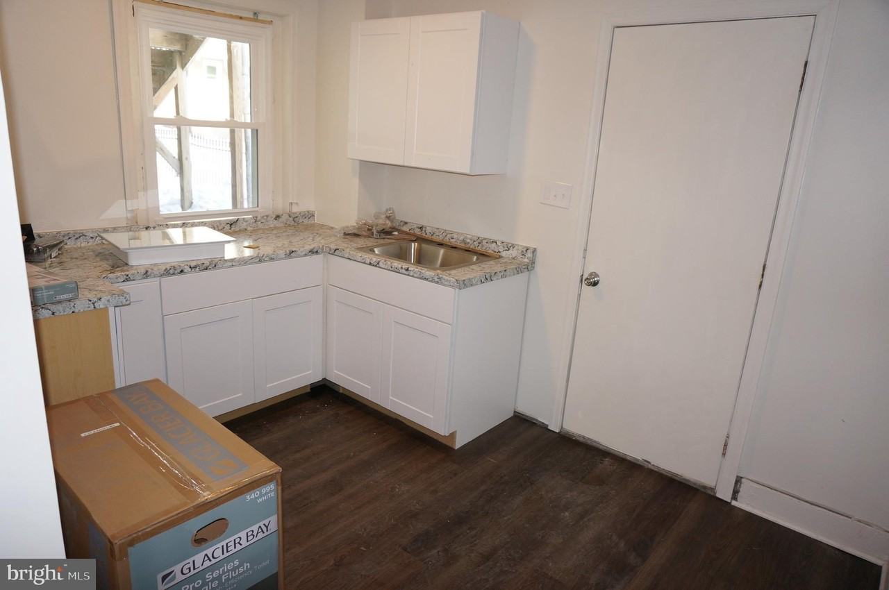 527 Green St - Photo 3 of 7