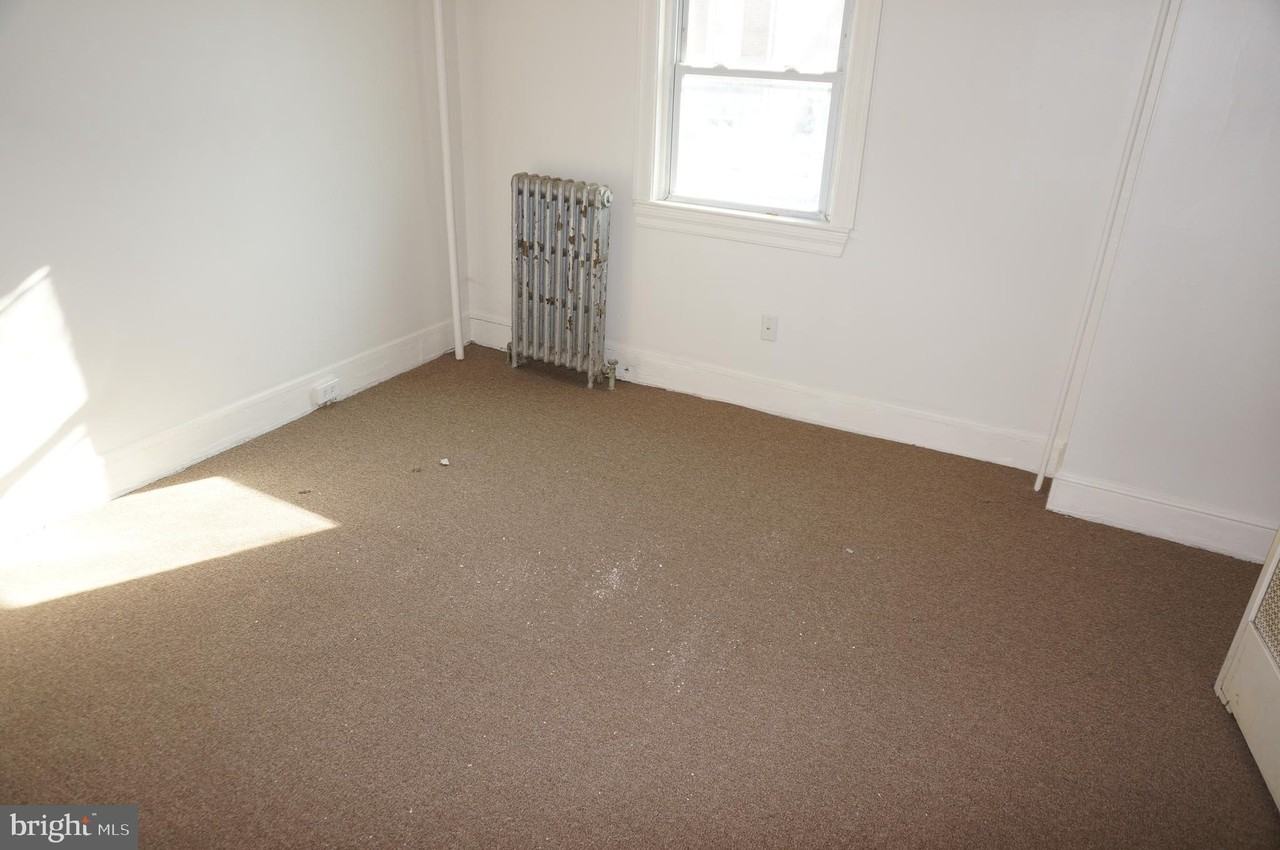 527 Green St - Photo 4 of 7