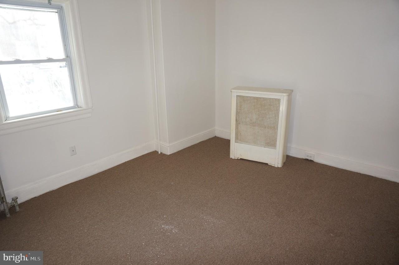 527 Green St - Photo 5 of 7