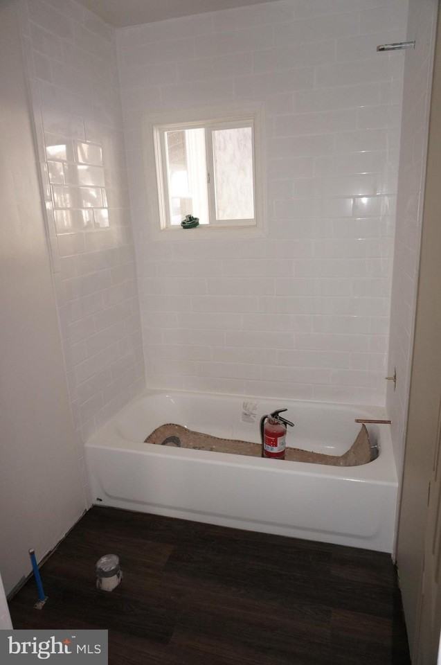 527 Green St - Photo 6 of 7