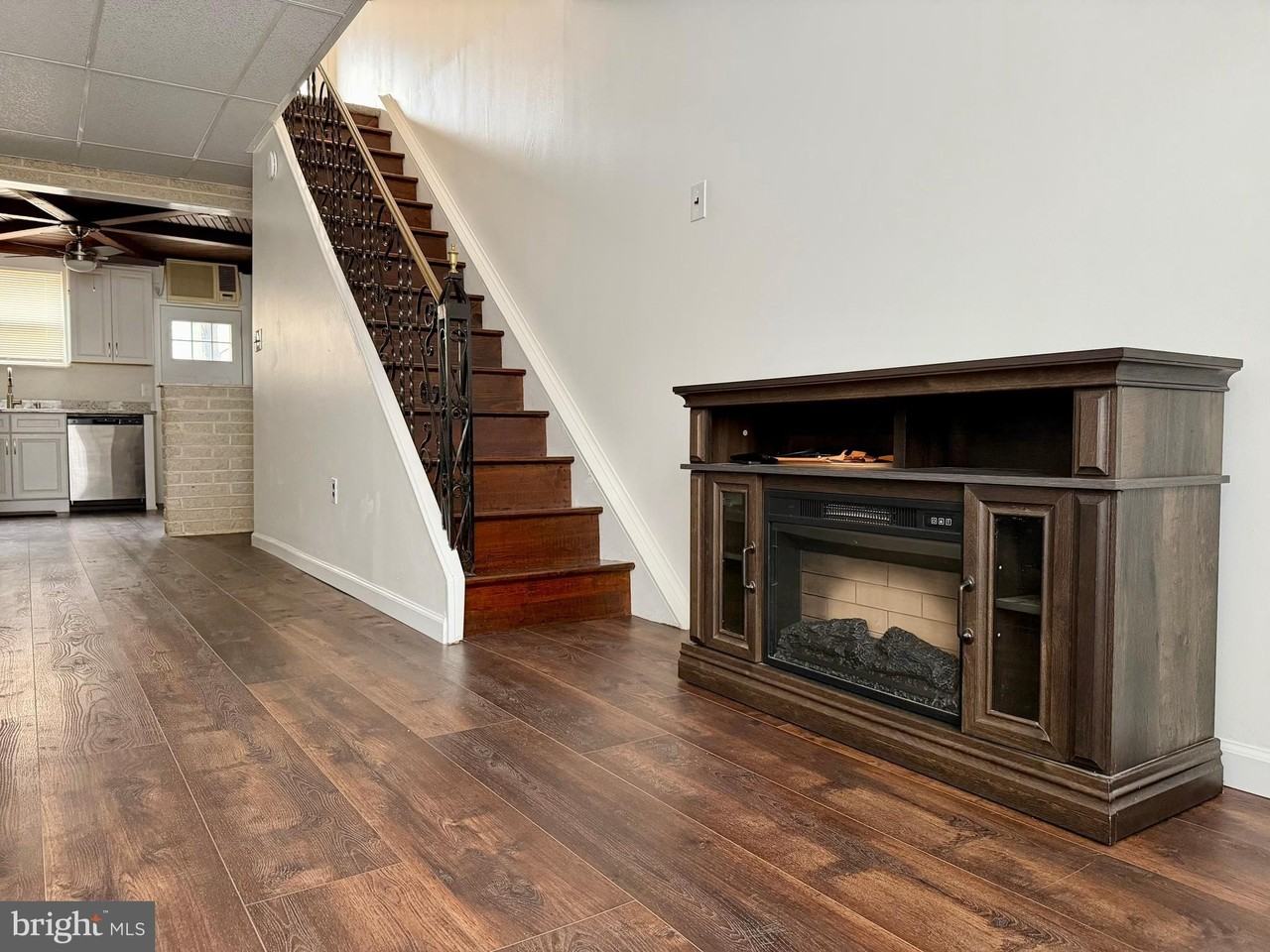 846 Sears St - Photo 2 of 21