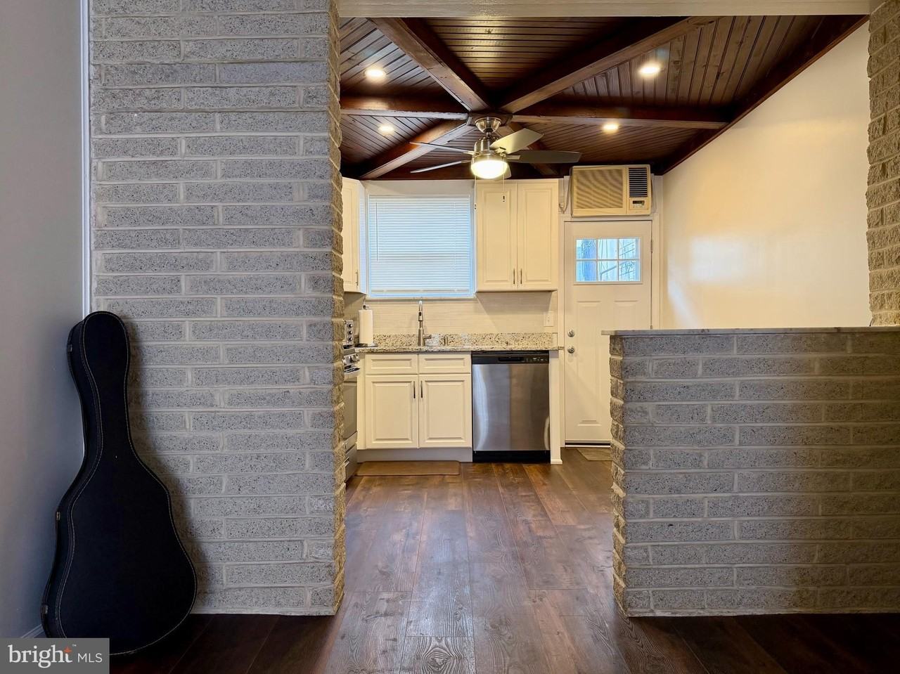 846 Sears St - Photo 6 of 21