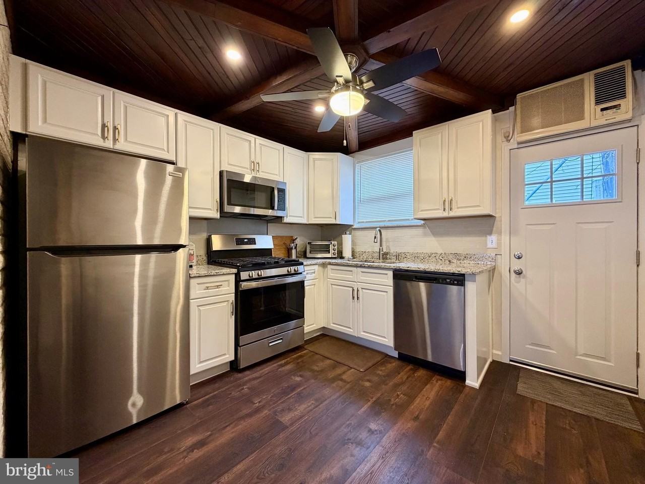 846 Sears St - Photo 7 of 21