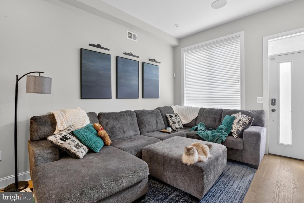 1937 Gerritt St - Photo 2 of 25