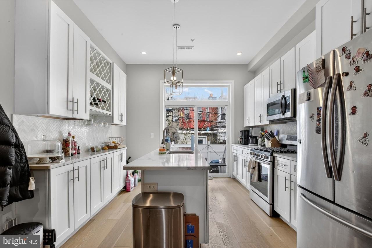 1937 Gerritt St - Photo 4 of 25