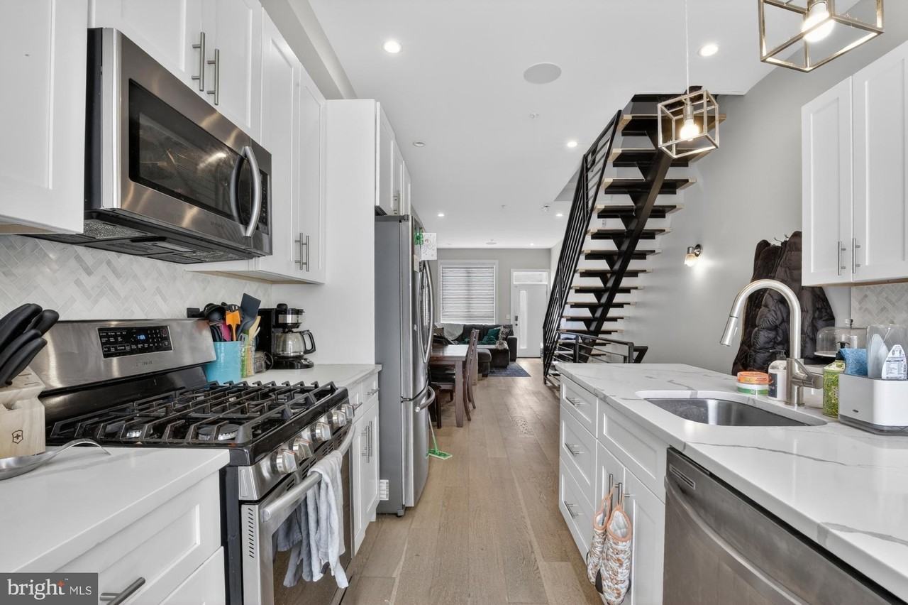 1937 Gerritt St - Photo 5 of 25