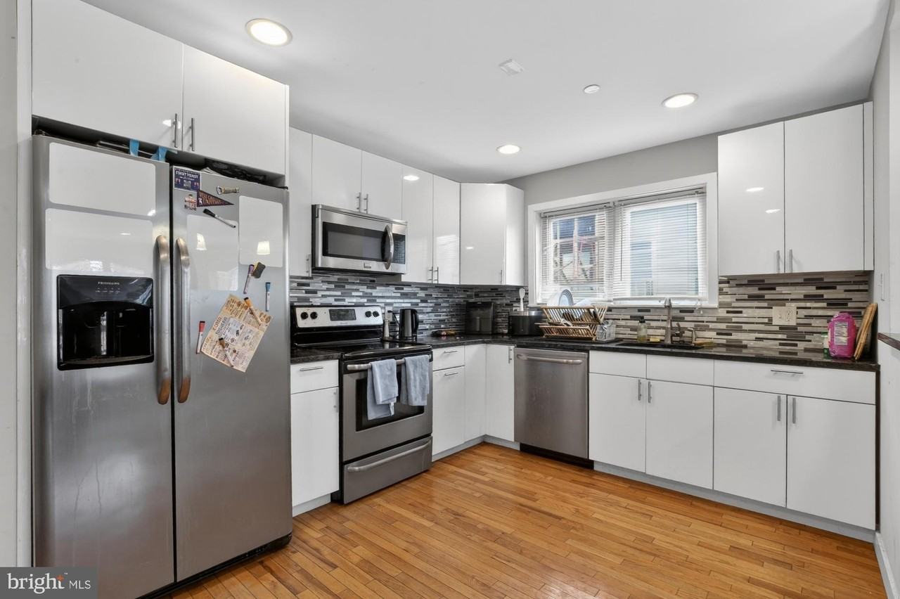 1241 S 28th St Apt 2 - Photo 2 of 19