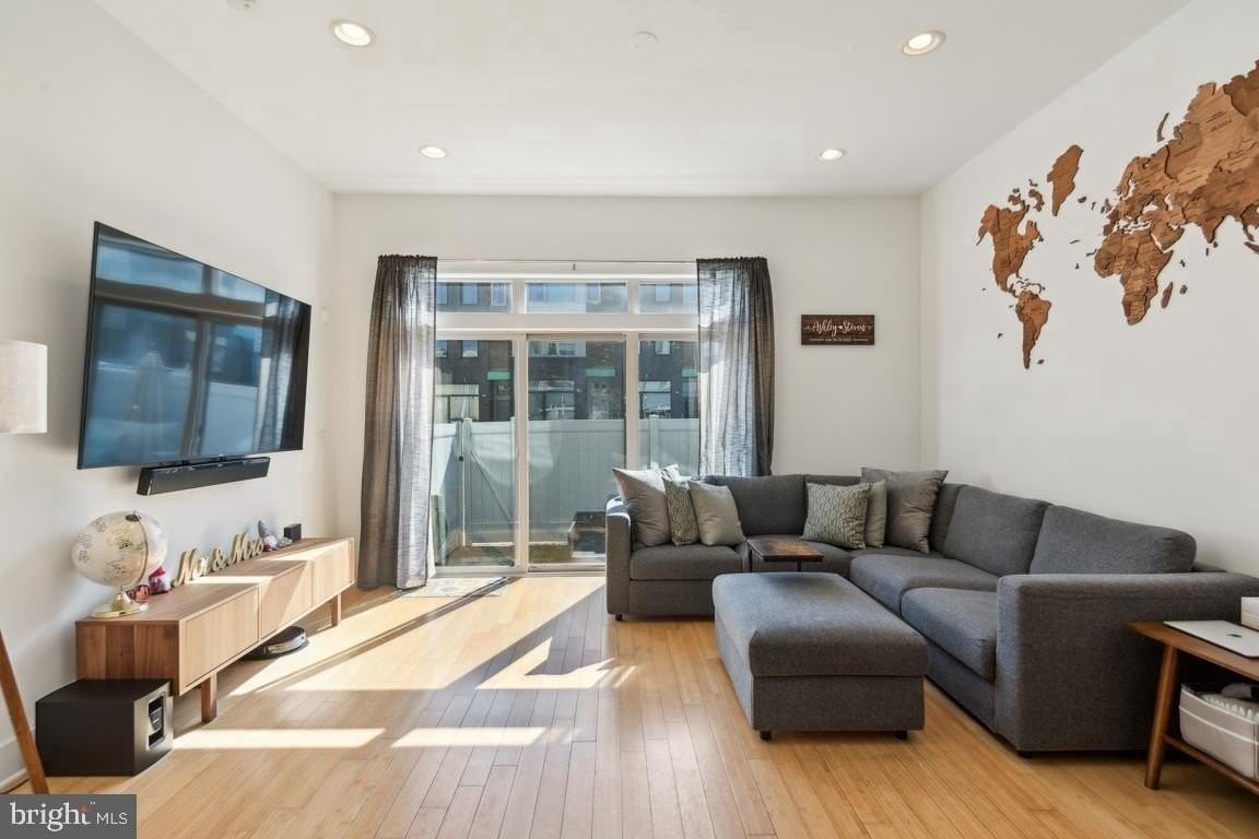 1119 N Howard St - Photo 2 of 20