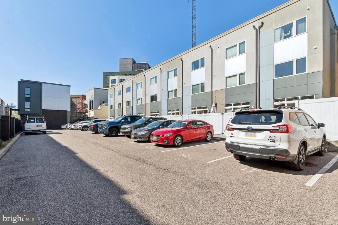 1119 N Howard St - Photo 3 of 21