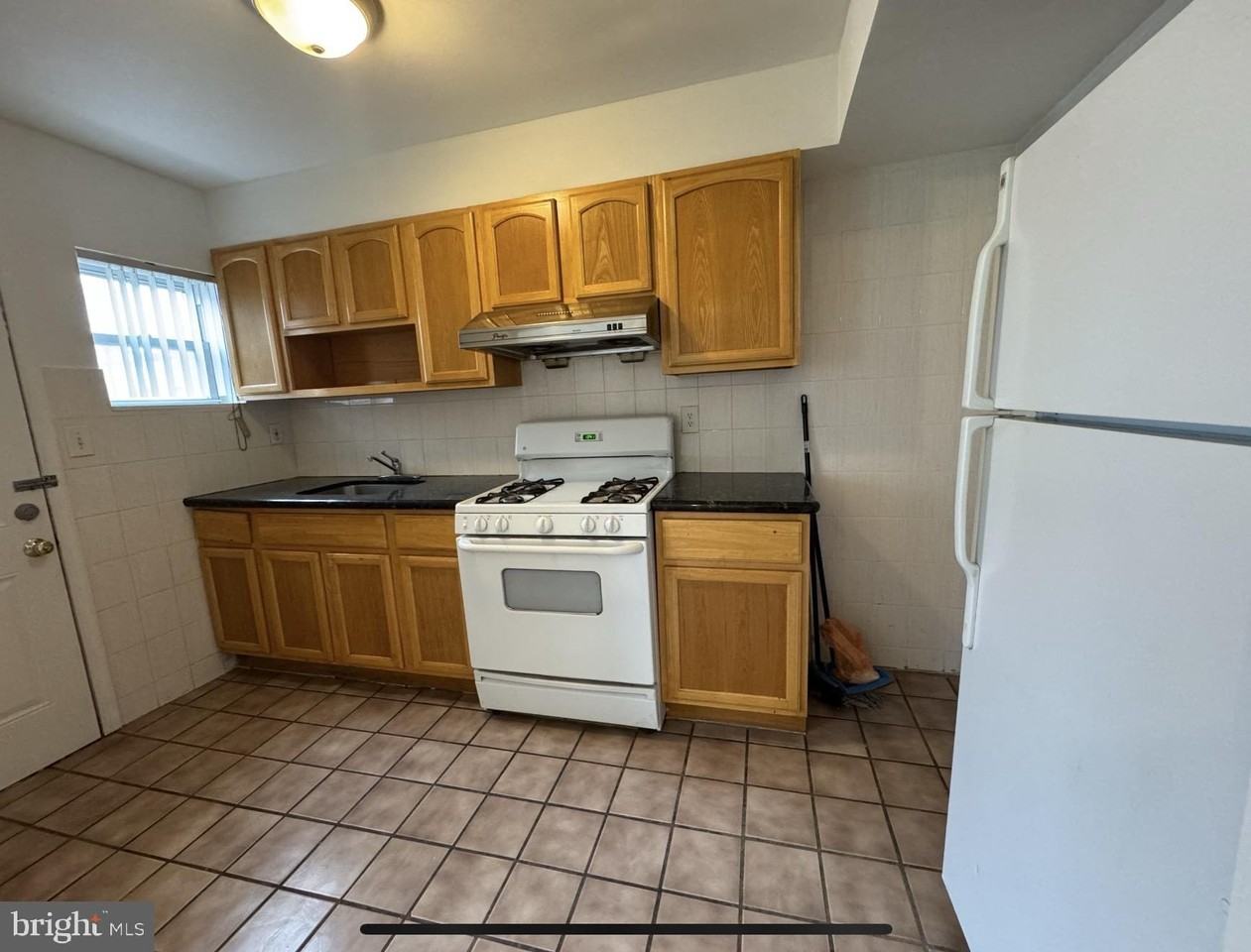 2707 S 9th St - Photo 4 of 5