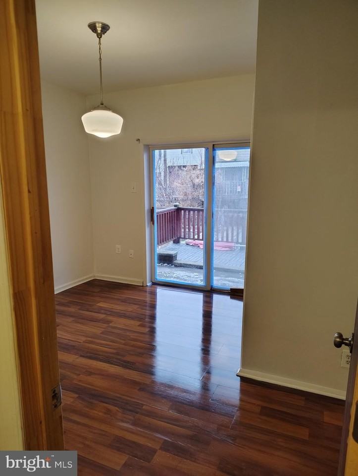 5411 Arlington St - Photo 7 of 10