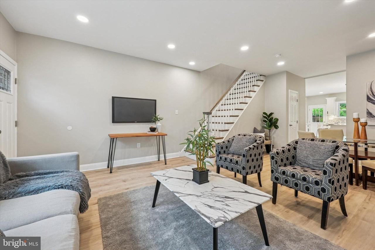 4359 Mitchell St - Photo 2 of 9