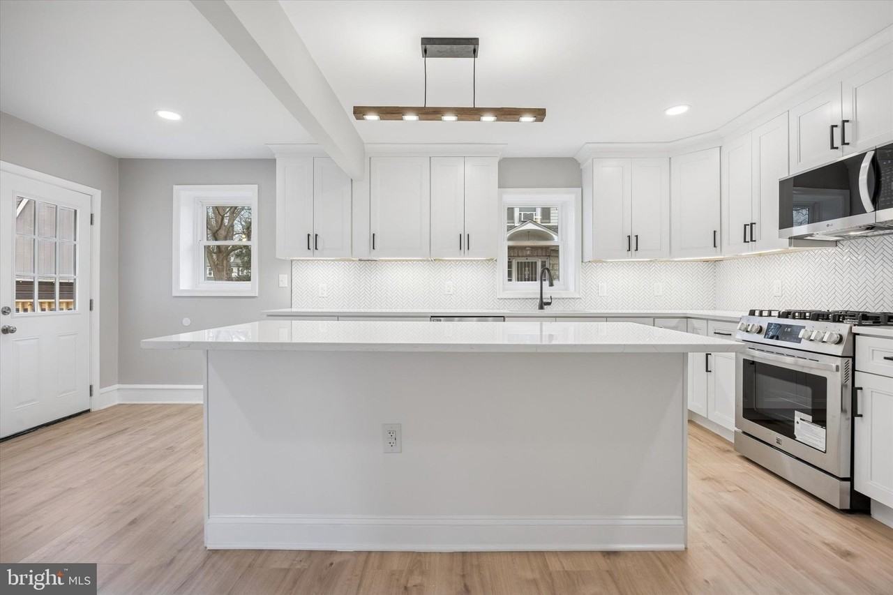 4359 Mitchell St - Photo 4 of 9