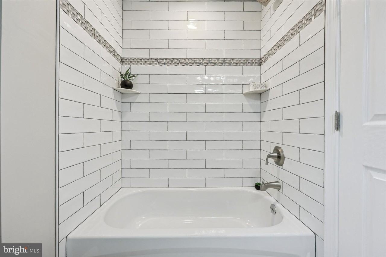 4359 Mitchell St - Photo 6 of 9