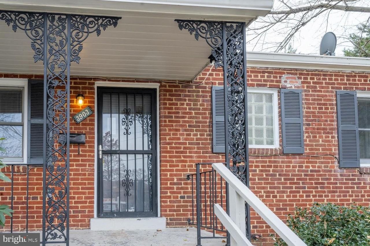 3903 Fairview Dr - Photo 3 of 44