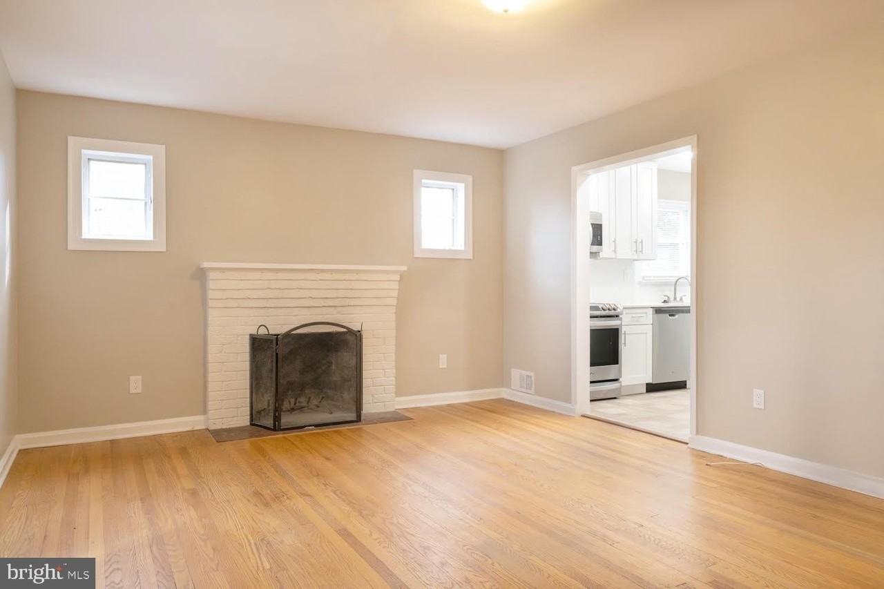 3903 Fairview Dr - Photo 4 of 44