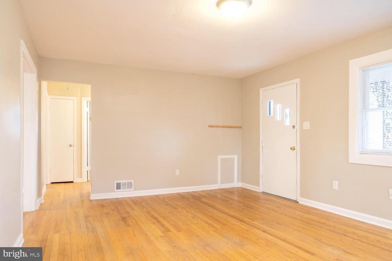 3903 Fairview Dr - Photo 6 of 44