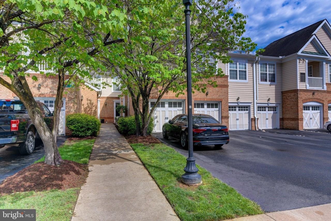 43920 Hickory Corner Ter Unit 109 - Photo 2 of 32