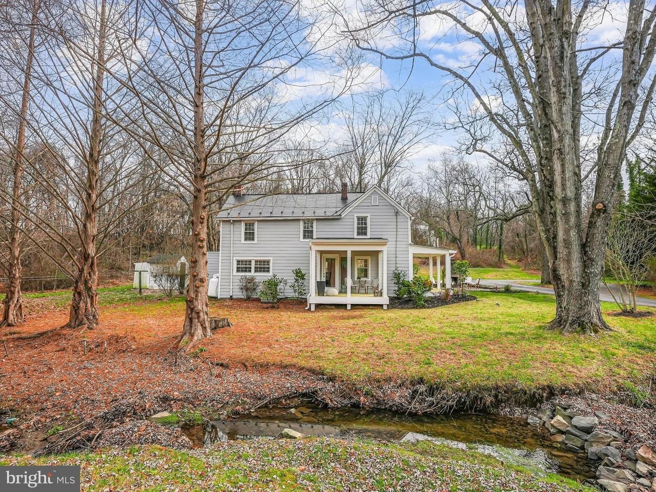 102 N Rogers St - Photo 3 of 40