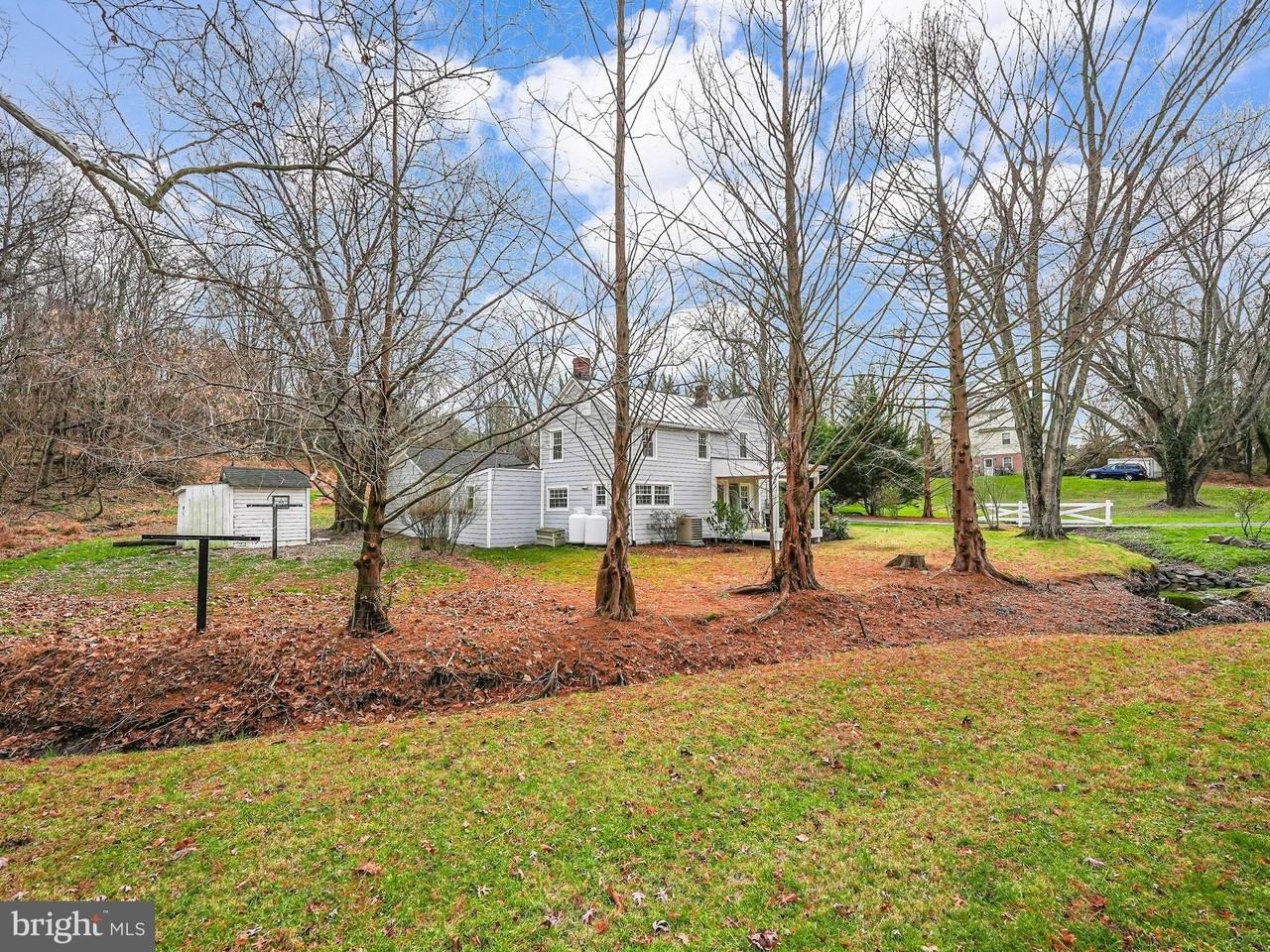 102 N Rogers St - Photo 4 of 40