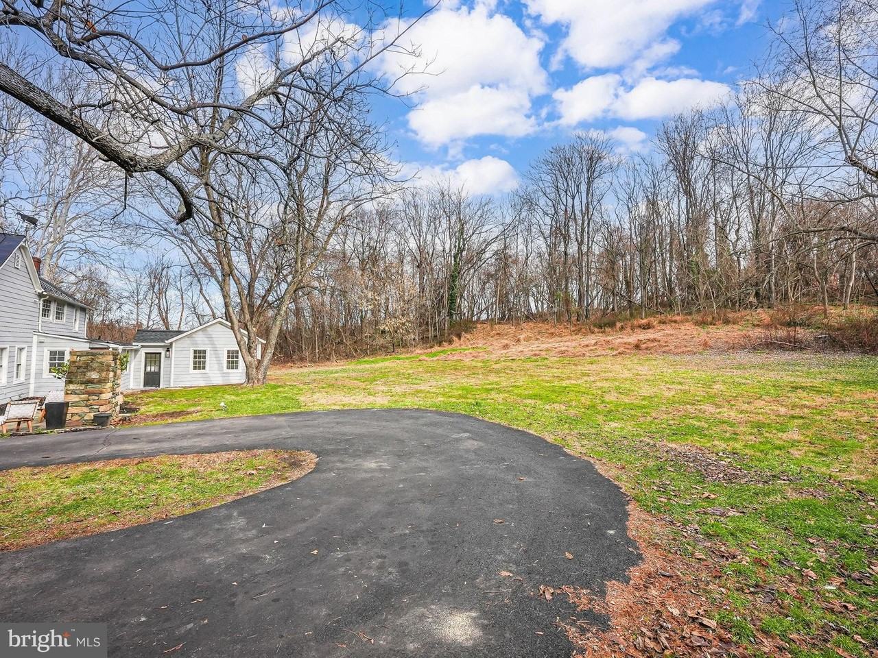 102 N Rogers St - Photo 7 of 40