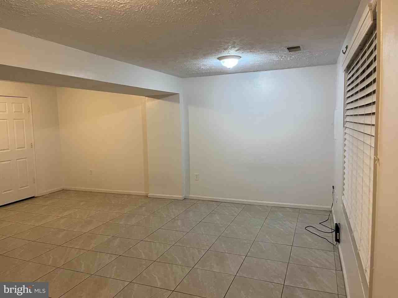 14684 Cloverdale Rd - Photo 3 of 10