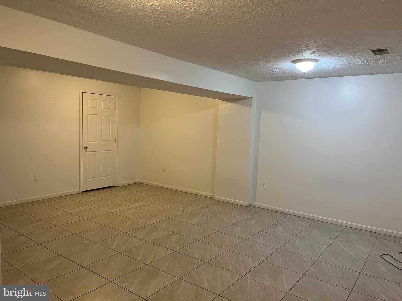 14684 Cloverdale Rd - Photo 4 of 10