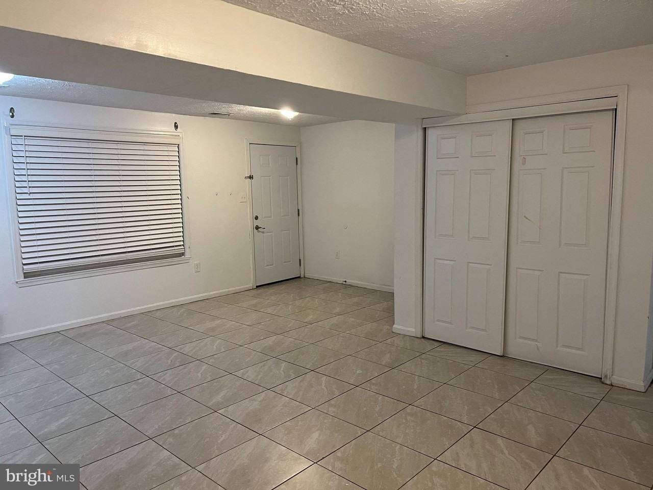 14684 Cloverdale Rd - Photo 6 of 10