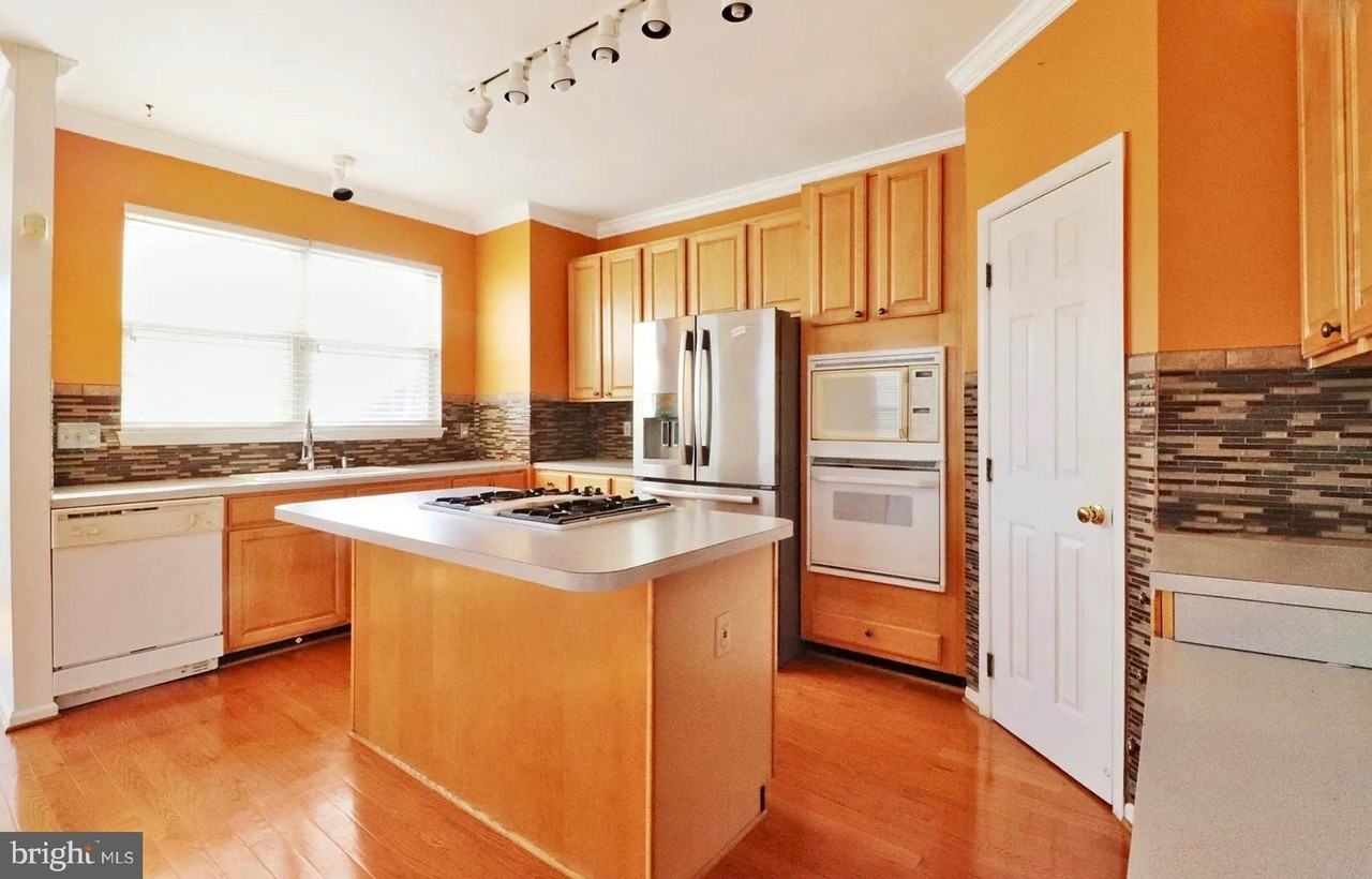 8731 Farnham Way - Photo 2 of 7