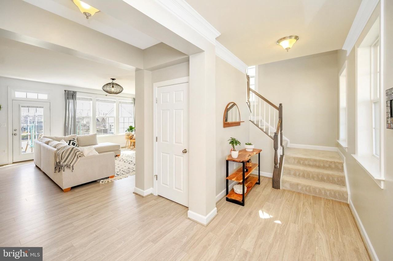 408 Apricot St - Photo 4 of 50