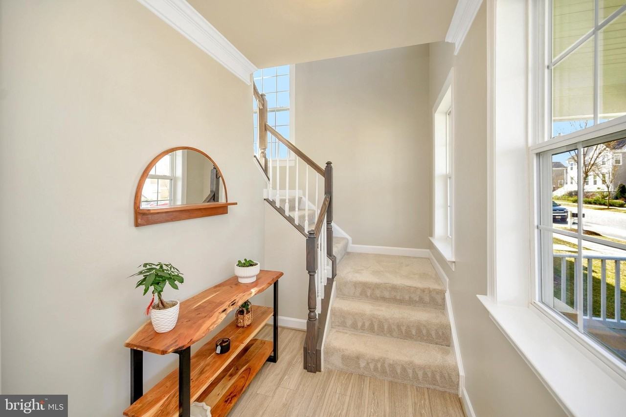 408 Apricot St - Photo 5 of 50