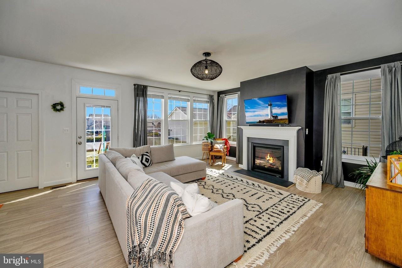 408 Apricot St - Photo 6 of 50