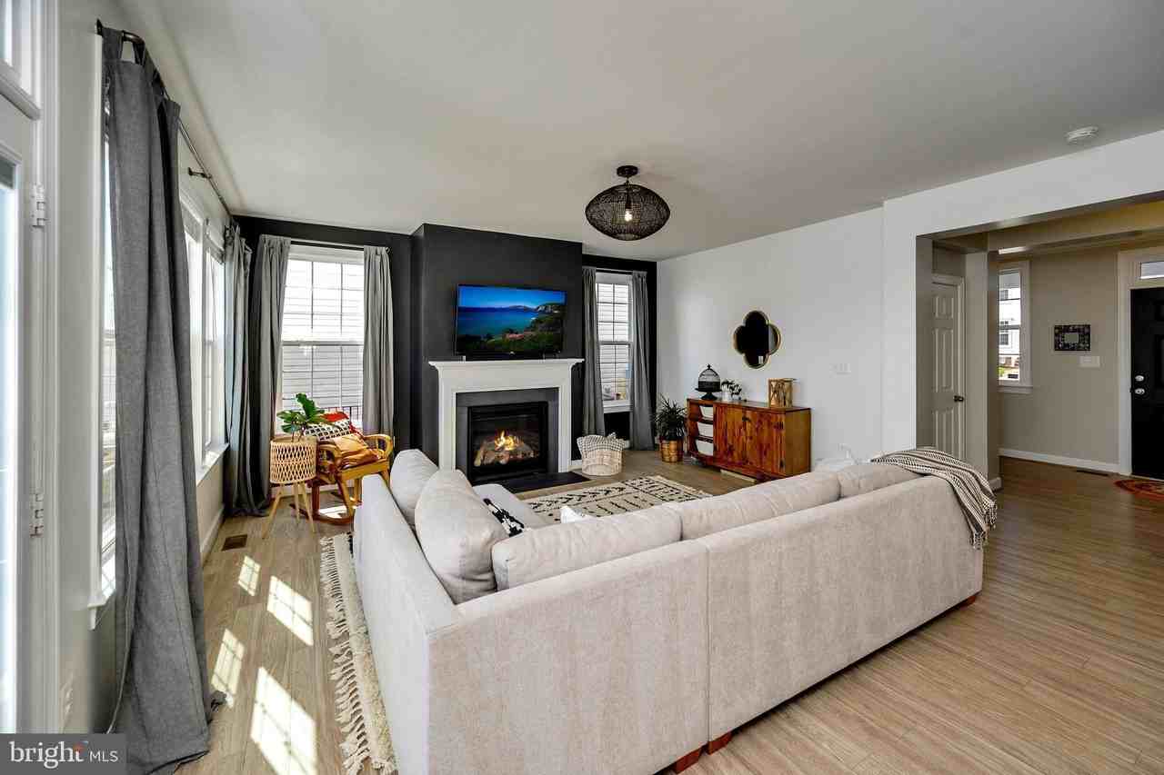 408 Apricot St - Photo 7 of 50