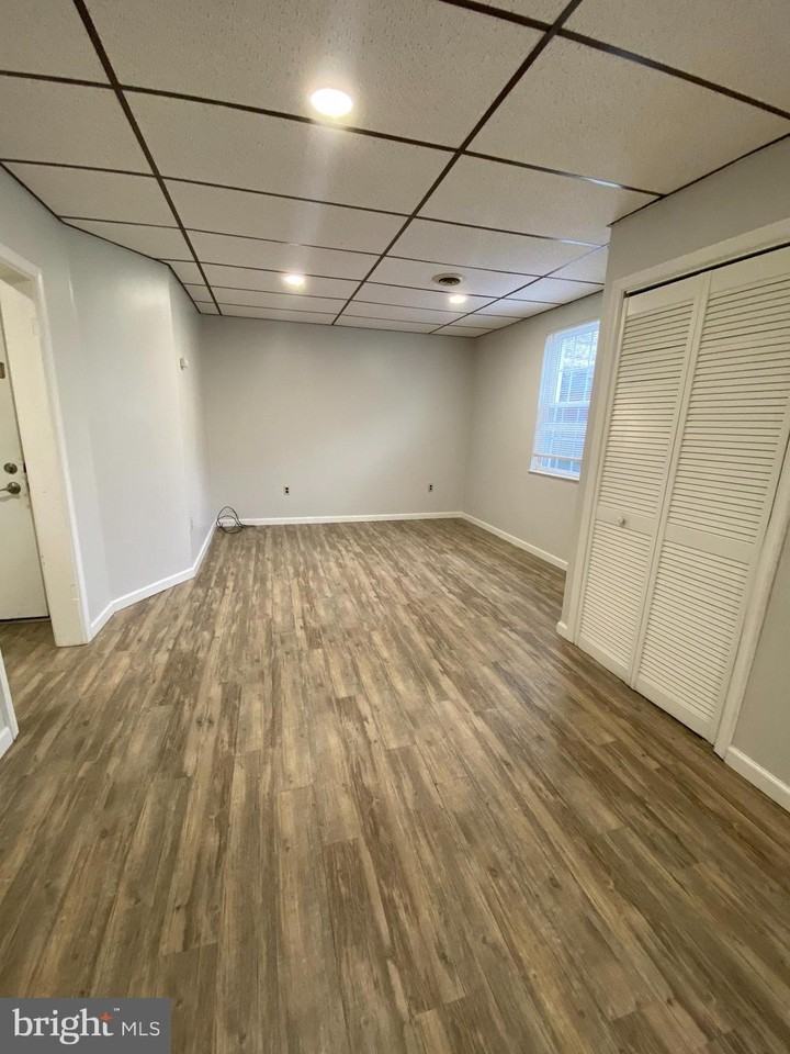 181 Armstrong St Apt B - Photo 4 of 11