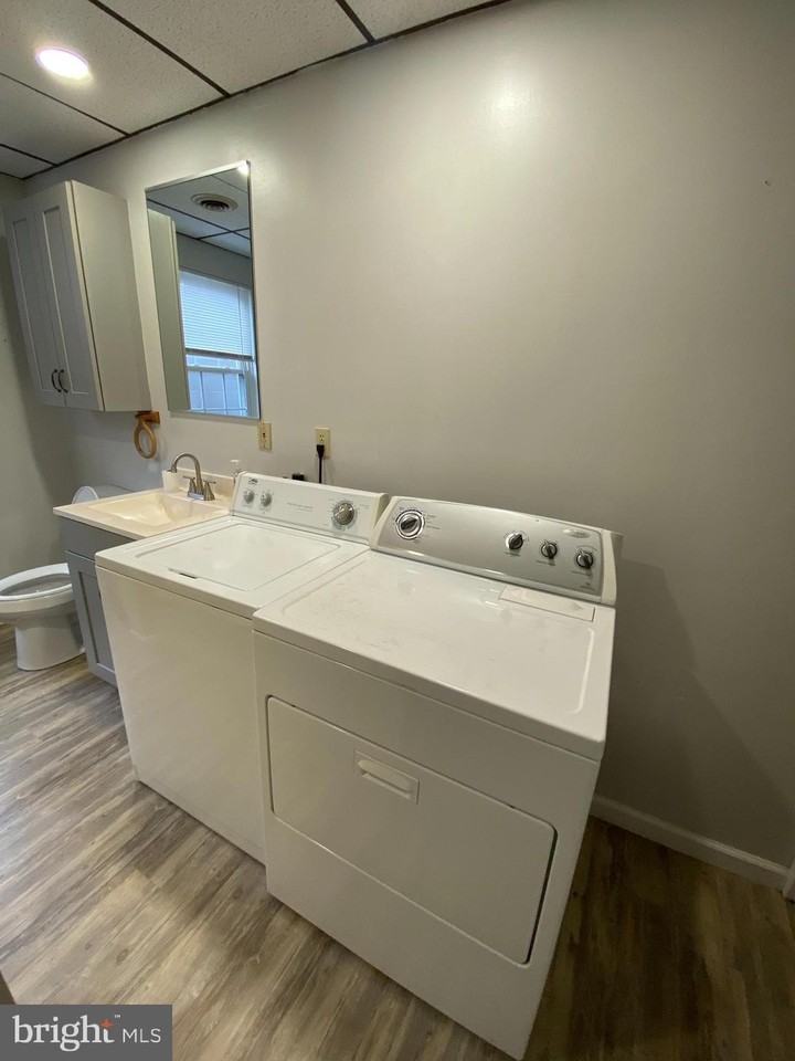 181 Armstrong St Apt B - Photo 6 of 11