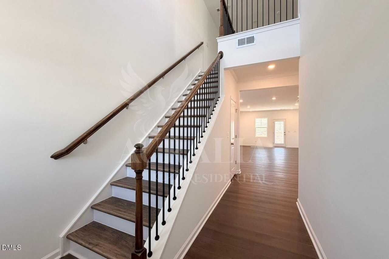 1036 Red Finch Way - Photo 3 of 36