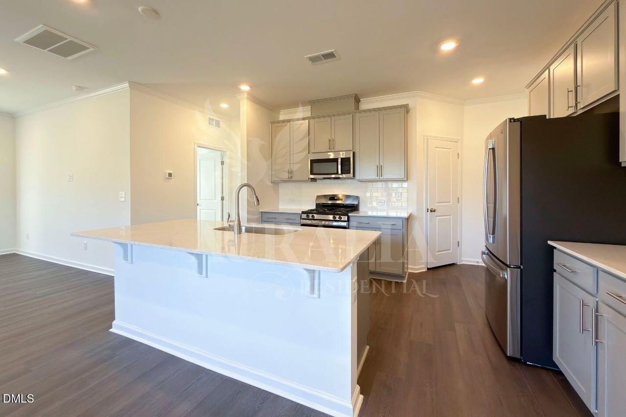 1036 Red Finch Way - Photo 4 of 36