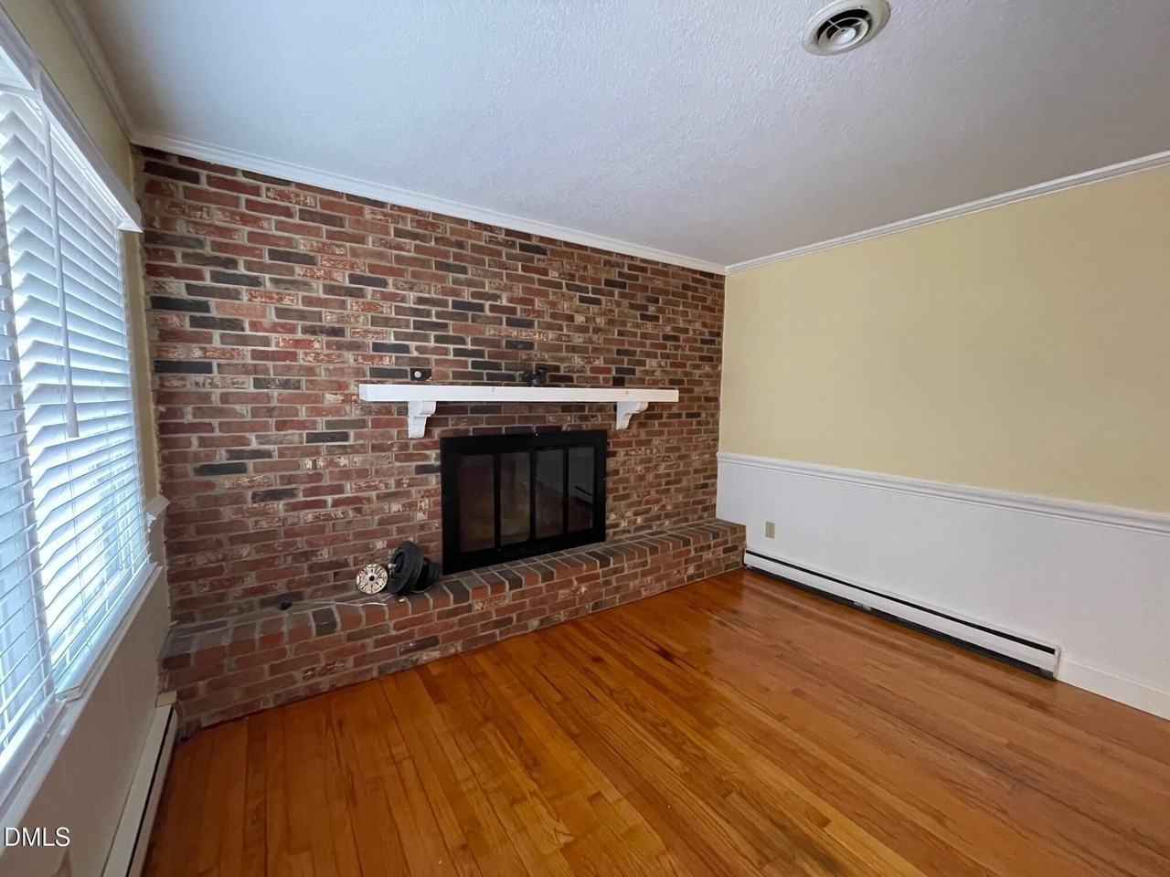 280 Montague Rd - Photo 4 of 28