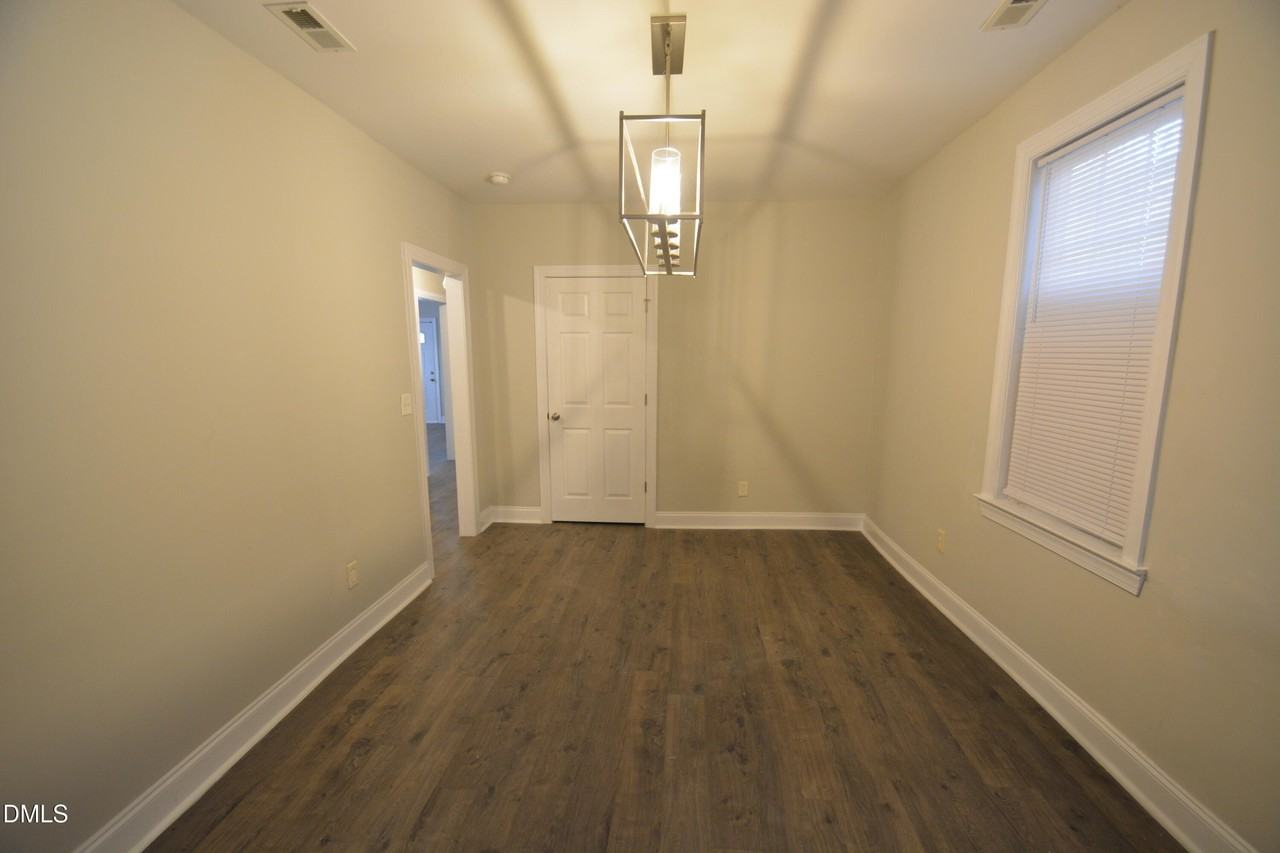 1014 Holloway St - Photo 4 of 14