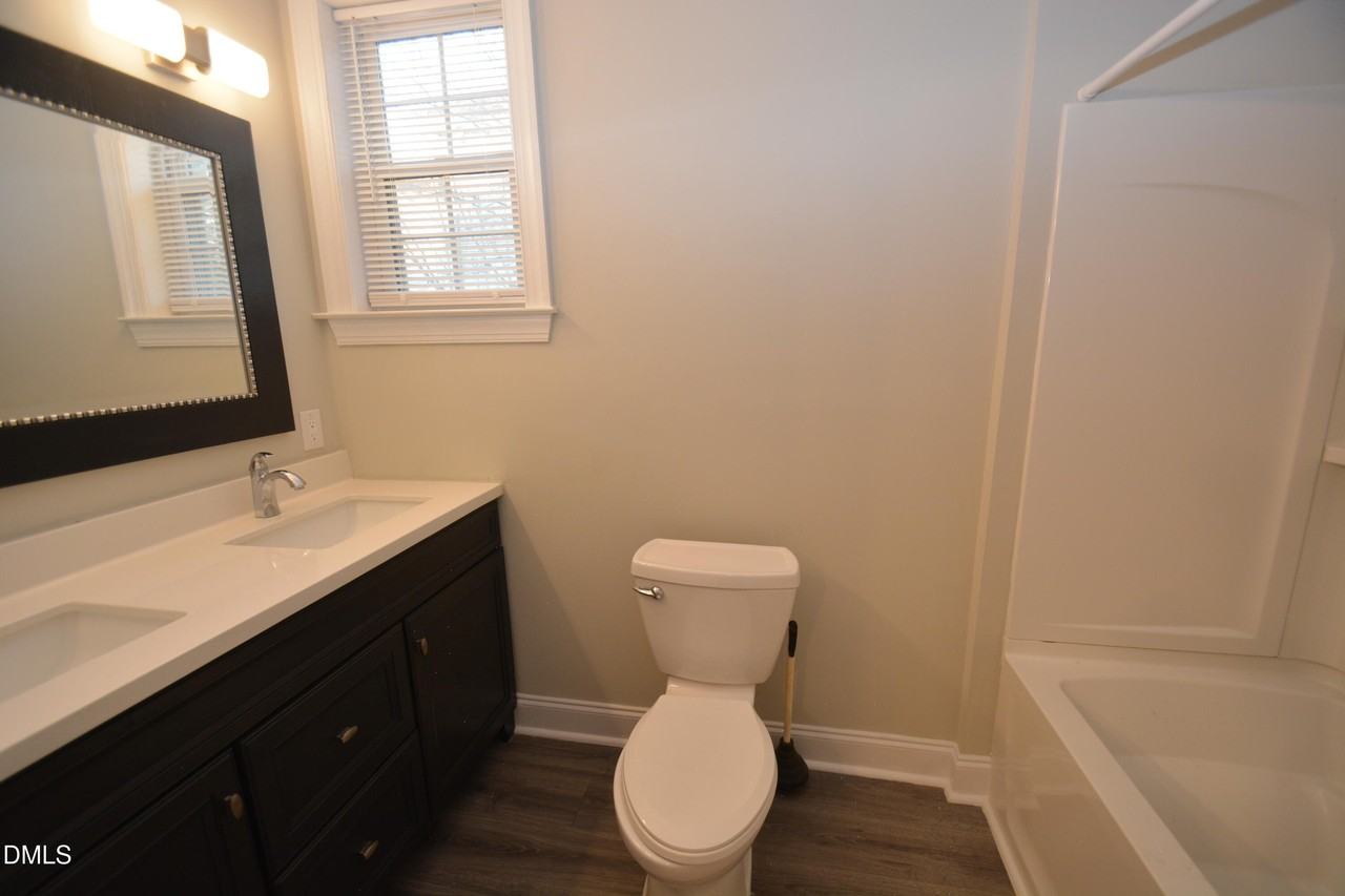 1014 Holloway St - Photo 6 of 14